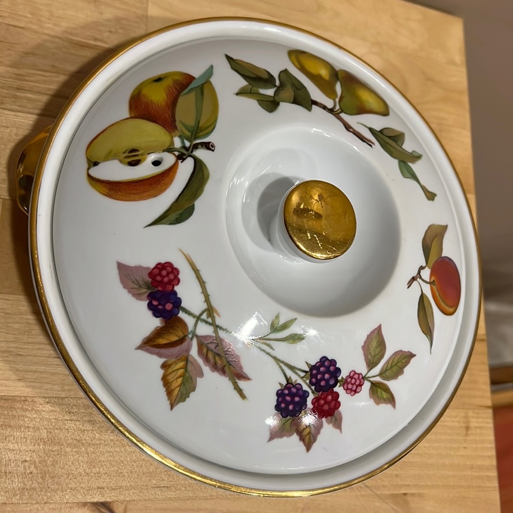 ROYAL WORCESTER Evesham Gold Trim round Casserole - Picture 3 of 13